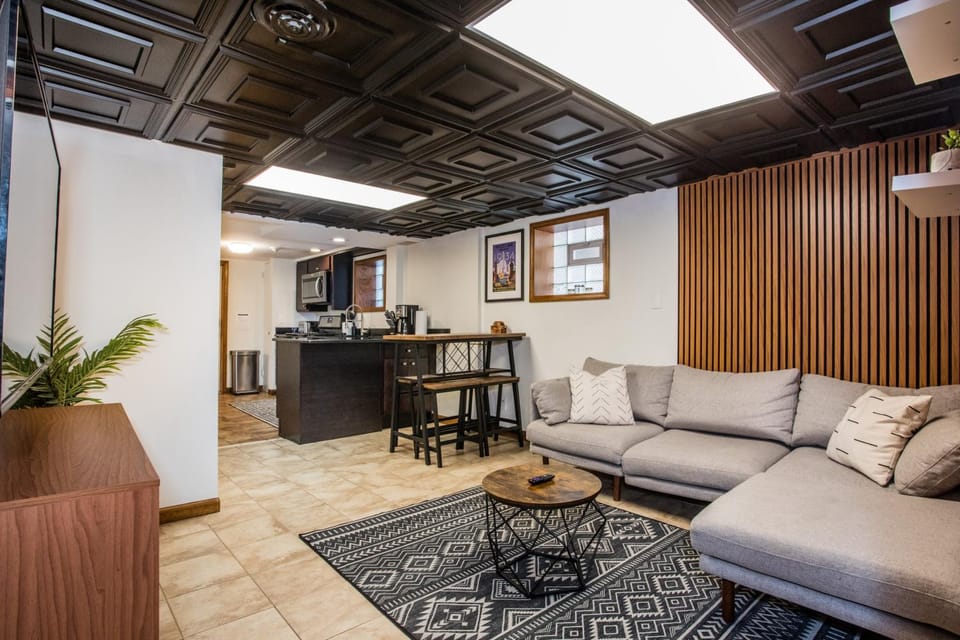 Stylish Garden-Level 2BR: Quiet Neighborhood Apartment in Chicago