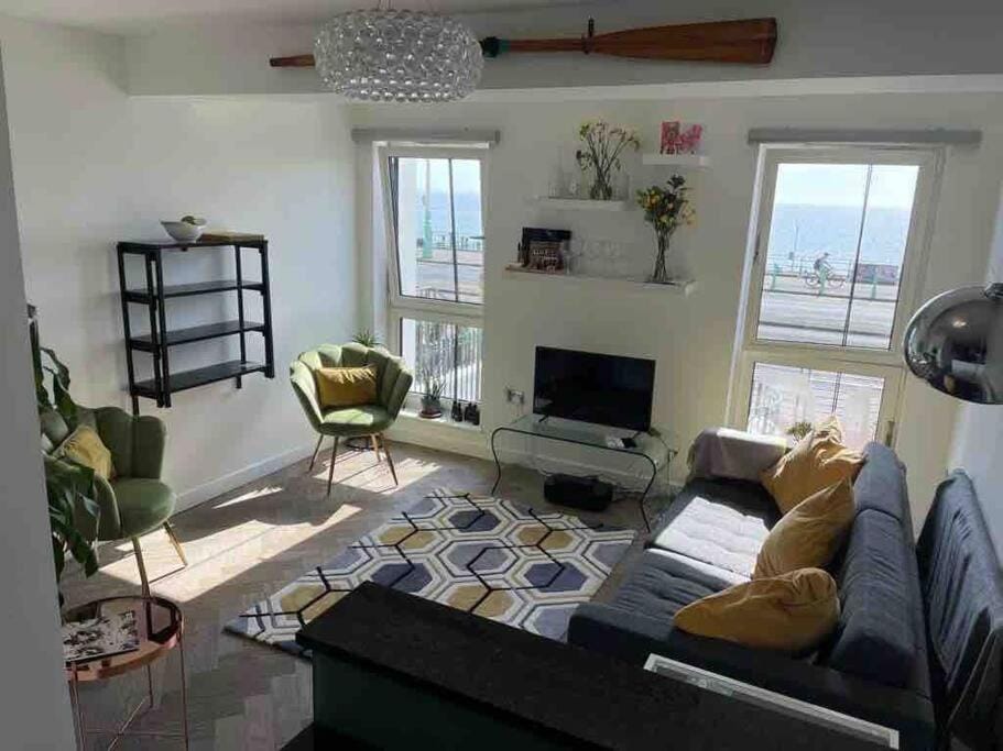 Sea view - 2 bedroom - West Pier - Brighton Beach Apartment in Hove
