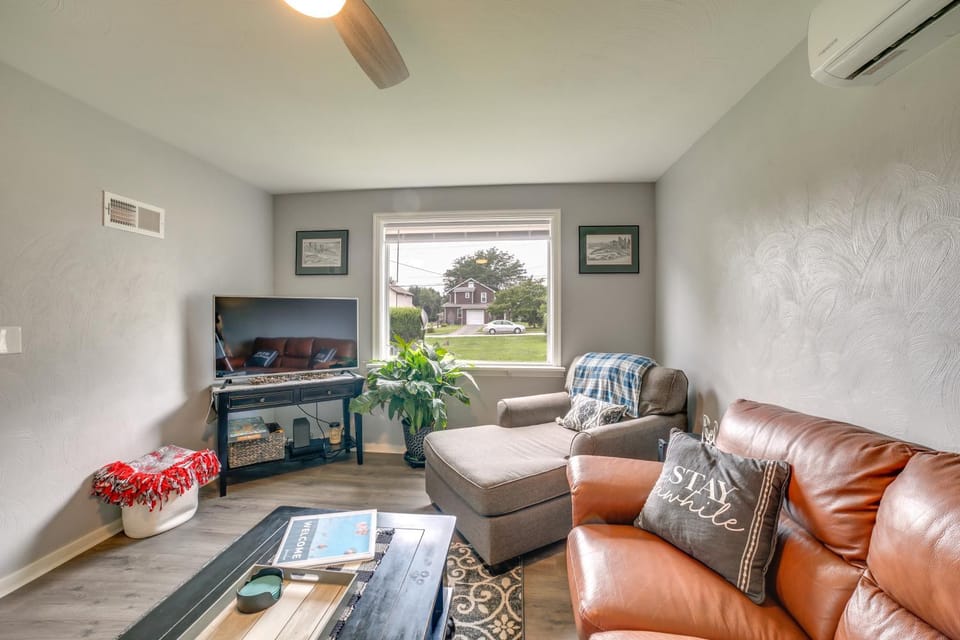Deck & Patio: Inviting Abode in Natrona Heights! House in Allegheny River