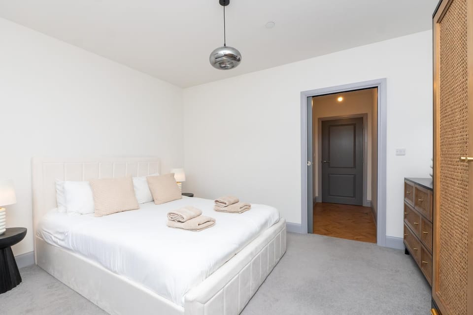 Bedroom, wardrobe