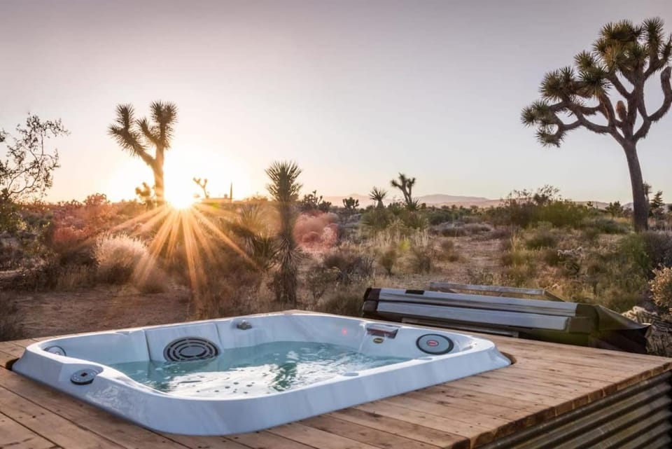 Yucca Hut - Design Forward Oasis Near Joshua Tree House in Yucca Valley