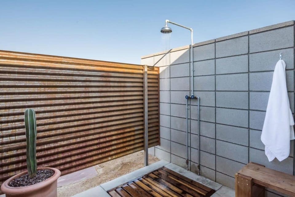 Yucca Hut - Design Forward Oasis Near Joshua Tree House in Yucca Valley
