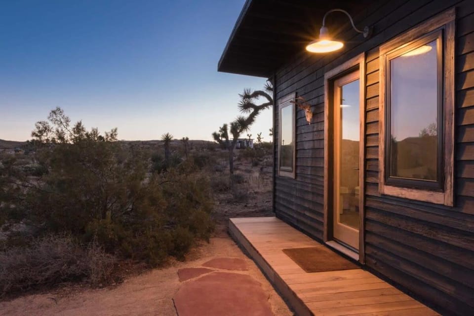 Yucca Hut - Design Forward Oasis Near Joshua Tree House in Yucca Valley
