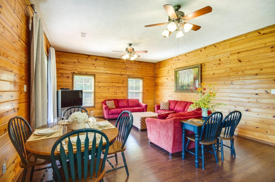 Cozy Summit Cabin w/ Hiking Trails & Fishing Pond! Cabin in Mississippi