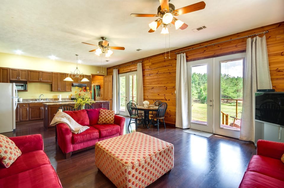 Cozy Summit Cabin w/ Hiking Trails & Fishing Pond! Cabin in Mississippi