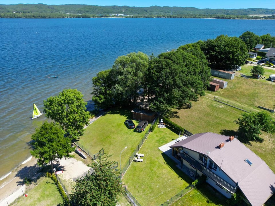 Property building, Neighbourhood, Natural landscape, Bird's eye view, Garden, Lake view, Parking