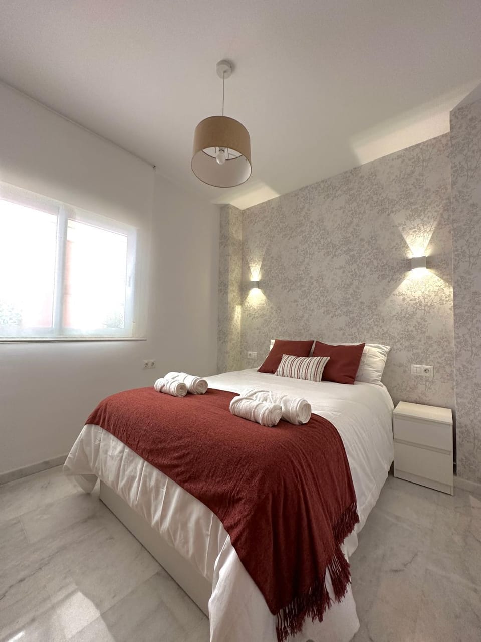 Bed, Photo of the whole room, Bedroom, towels