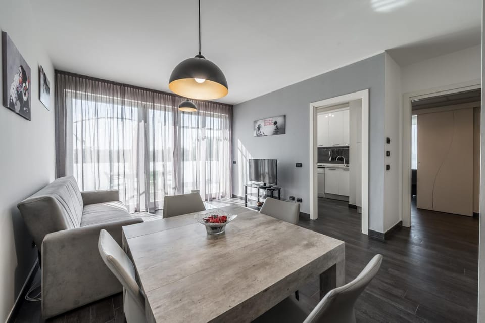 TV and multimedia, Living room, Dining area