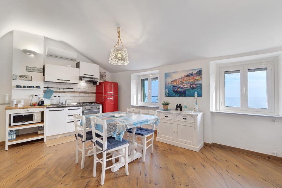 Property building, Kitchen or kitchenette, Living room