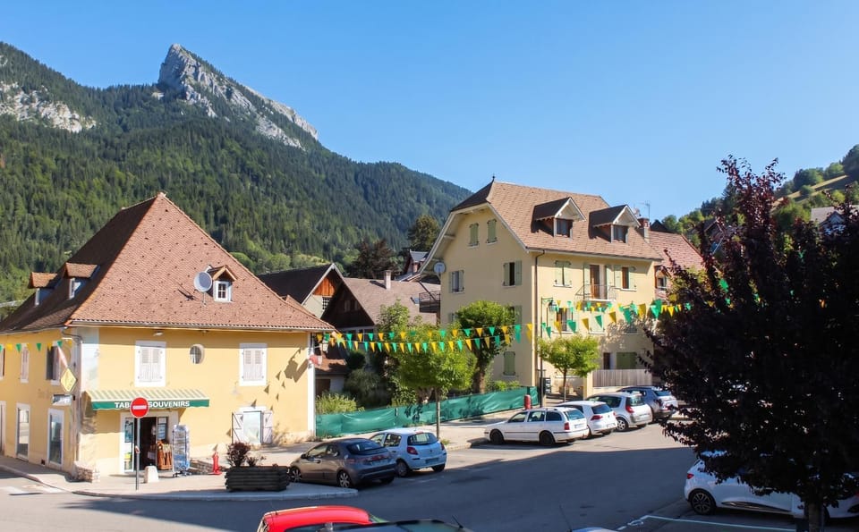 Appartement confortable à Saint-Pierre 80 m² vue montagne Apartment in Auvergne-Rhône-Alpes