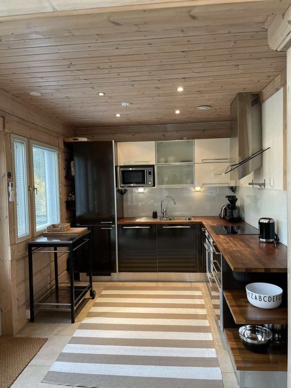 Coffee/tea facilities, Kitchen or kitchenette, microwave, oven