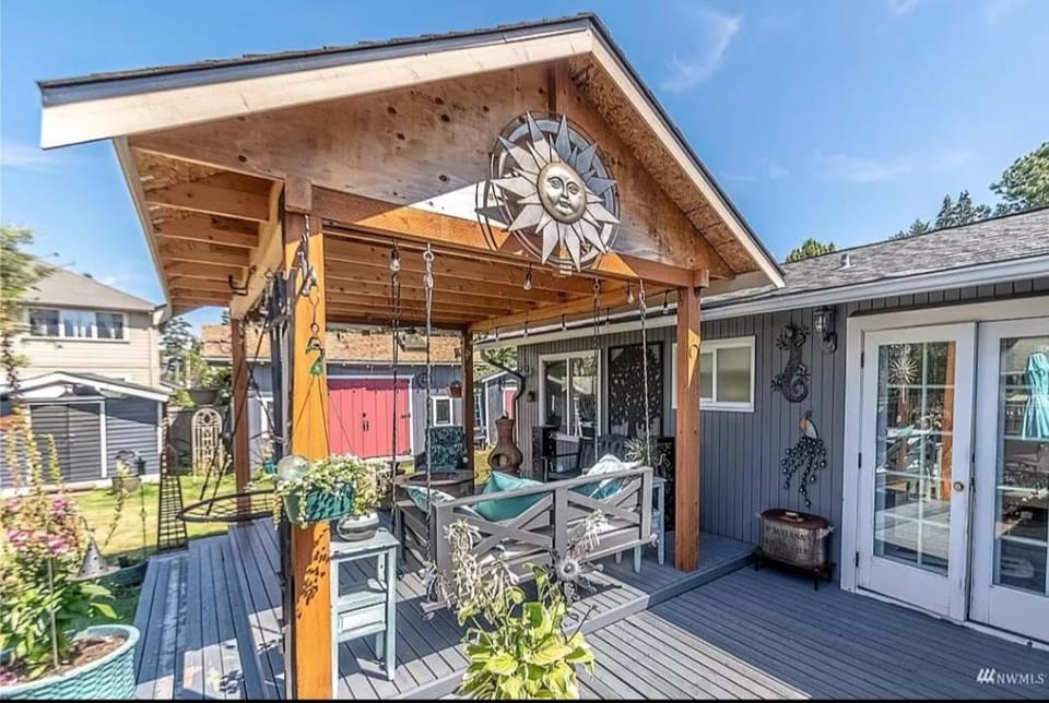 PNW Home With Private Outdoor Getaway Space. House in Des Moines