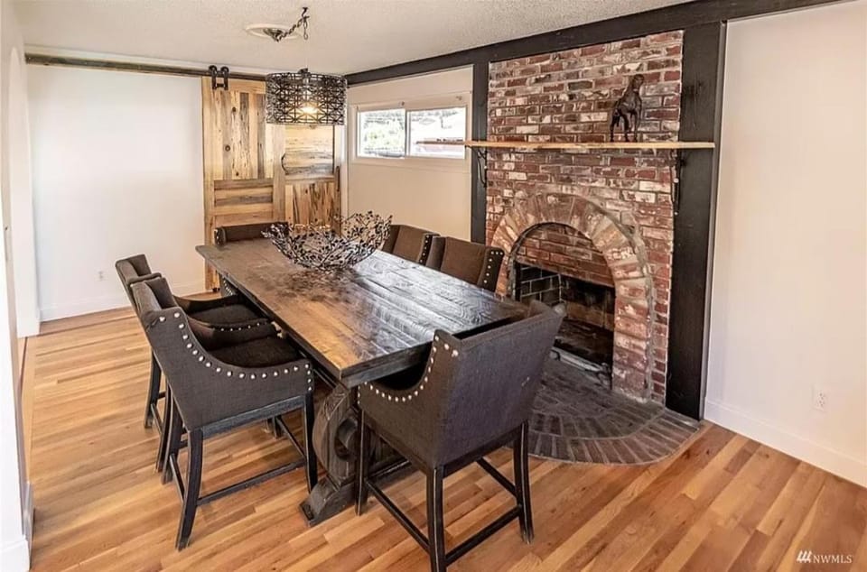 PNW Home With Private Outdoor Getaway Space. House in Des Moines