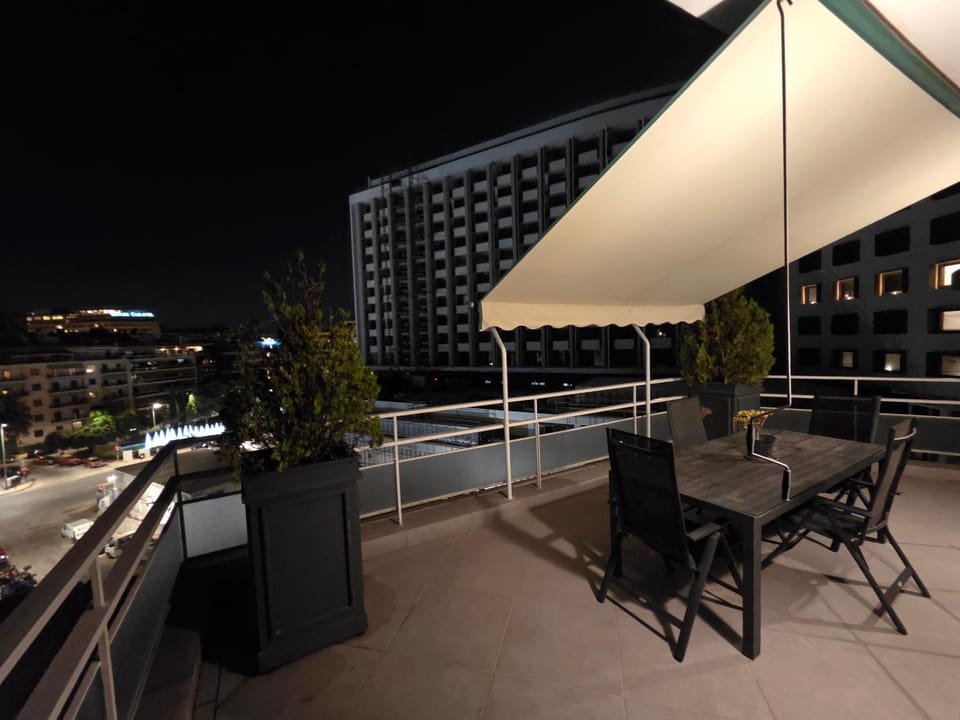 Ventiri RoofTop Luxury Suite 4, Central, Near Hilton Apartment in Athens