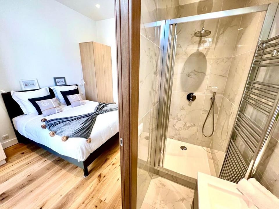L'Elégance Rue d'Antibes - Palais & Plages - 200 m Croisette - Parking privé - Clim - Wifi Apartment in Cannes
