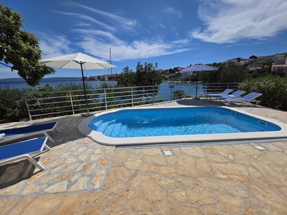 Residence Summer By The Sea House in Okrug Gornji