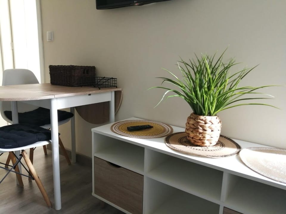 Dining area, hair dresser