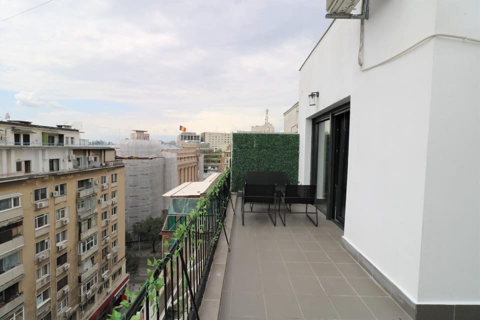 Property building, Patio, Day, View (from property/room), Balcony/Terrace, City view