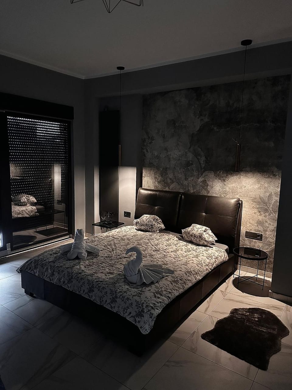 Bed, Photo of the whole room, towels