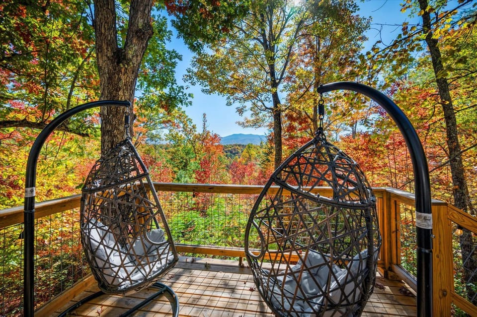 LeConte Lookout Chalet in Pittman Center