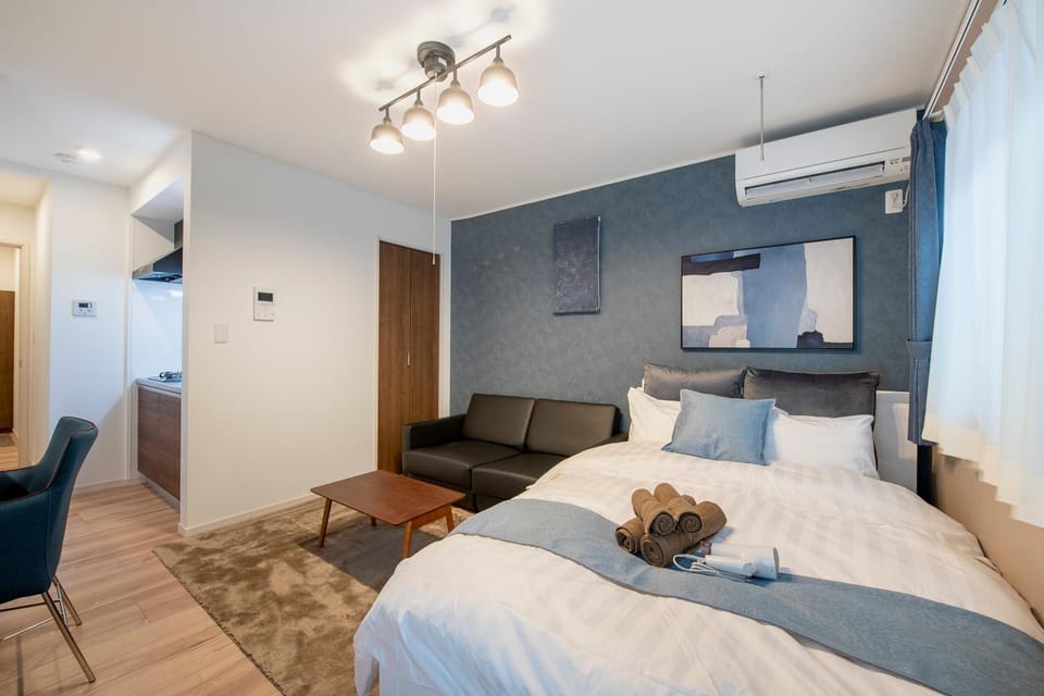 Bed, Seating area, Bedroom, air conditioner
