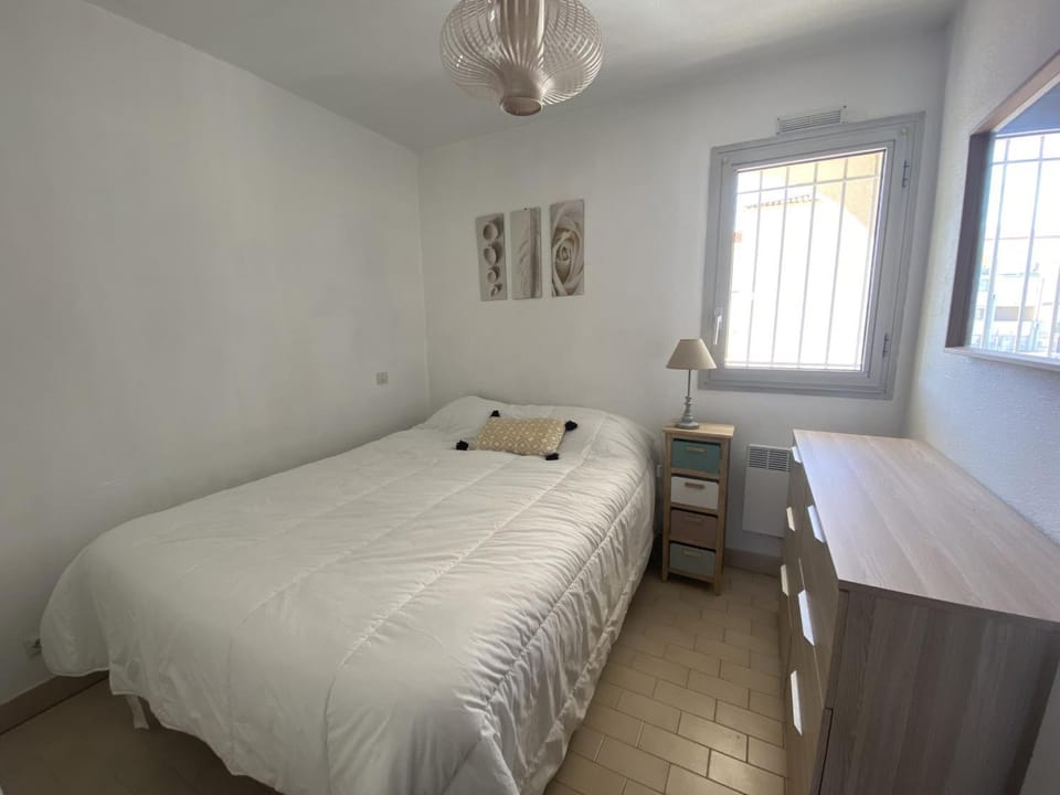 Superbe T2 à Sète - Face mer, loggia, parking privé, proche plage et commerces - FR-1-338-518 Apartment in Occitanie