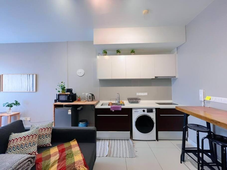 Kitchen or kitchenette, Living room, Seating area, Dining area, dishwasher, minibar, stove, washing machine, dryer
