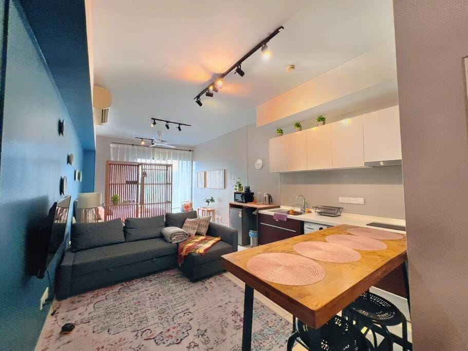 TV and multimedia, Kitchen or kitchenette, Living room, Seating area, Dining area