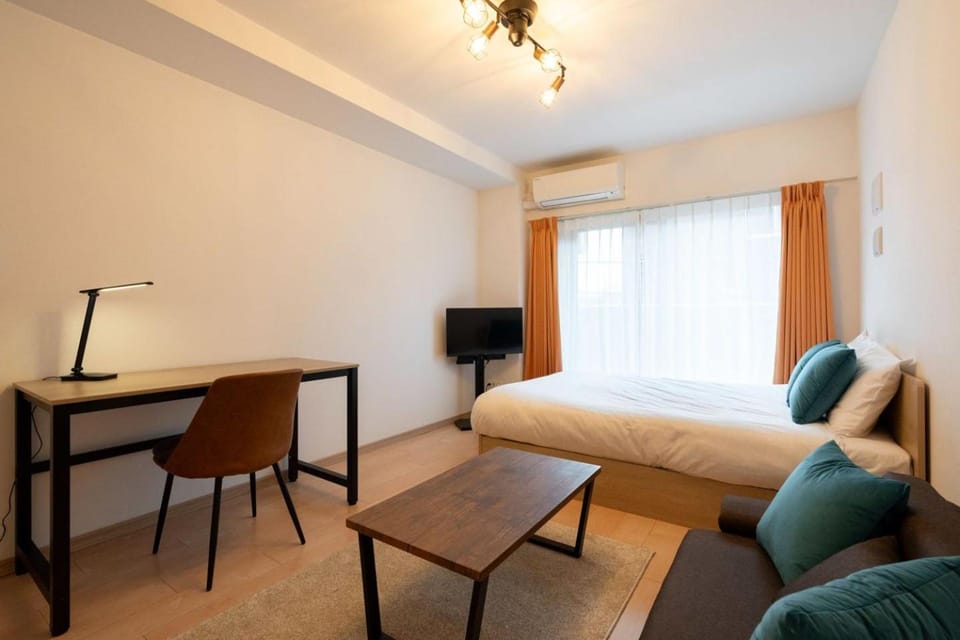 Bed, TV and multimedia, Living room, Photo of the whole room, Seating area, Bedroom, hair dresser