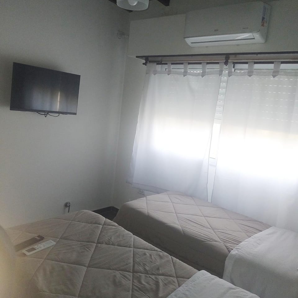 Bed, TV and multimedia, Photo of the whole room, Bedroom, air conditioner