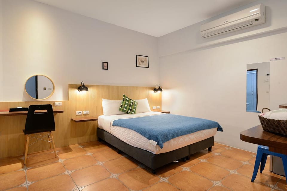Bed, Photo of the whole room, Bedroom, hair dresser, air conditioner