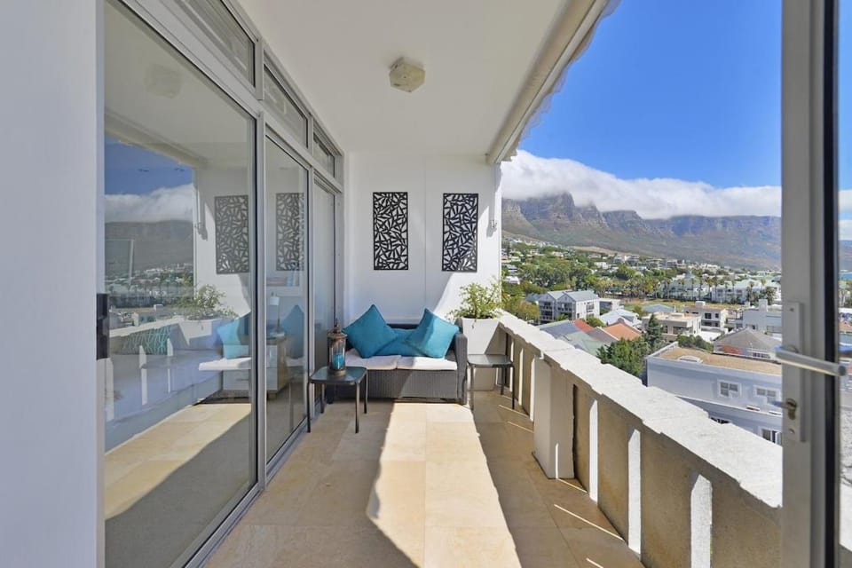 Top Floor Apartment Camps Bay Beach Apartment in Camps Bay
