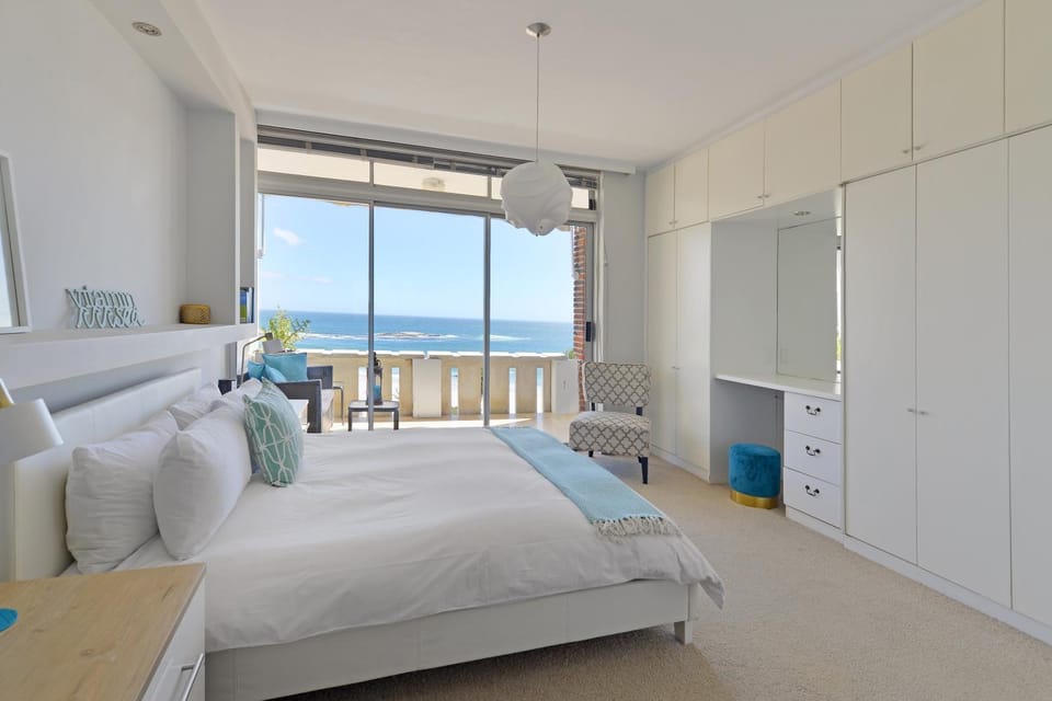 Top Floor Apartment Camps Bay Beach Apartment in Camps Bay