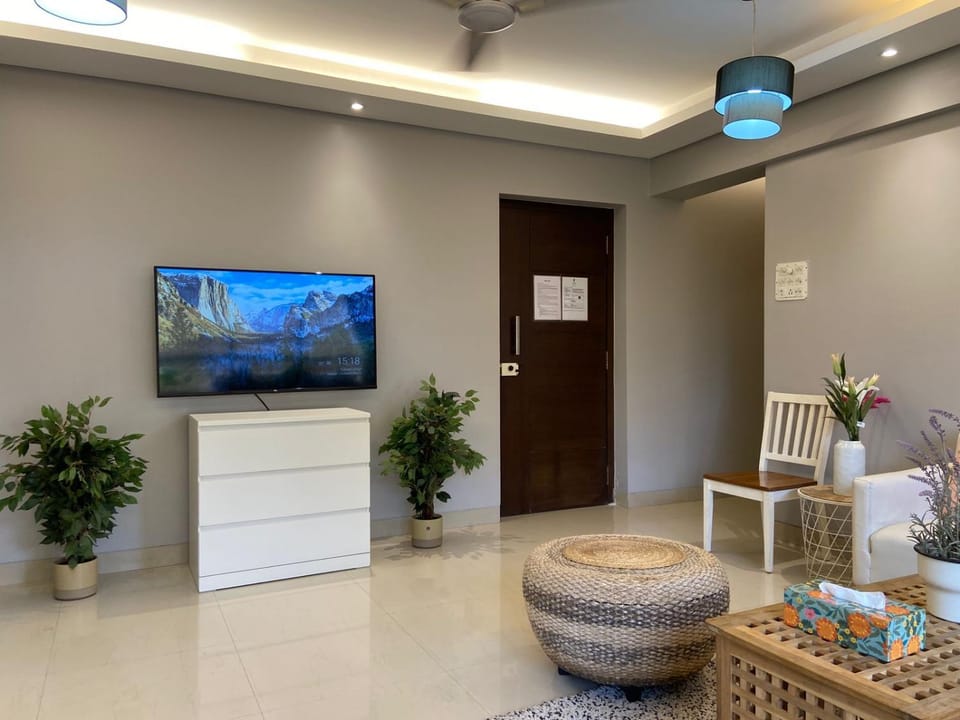 Communal lounge/ TV room, TV and multimedia, Living room, Dining area