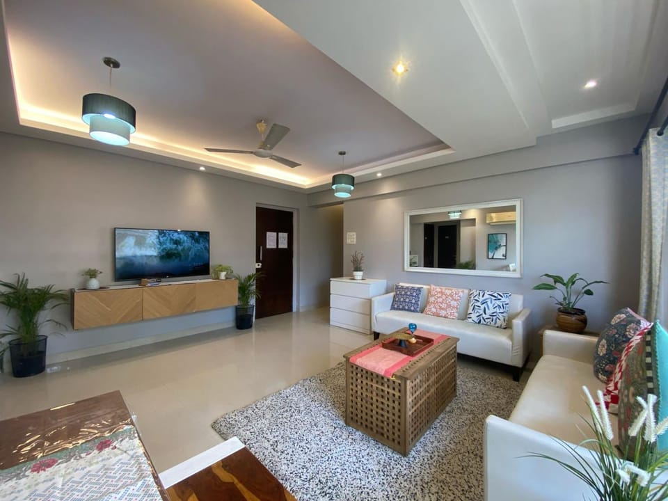 Communal lounge/ TV room, TV and multimedia, Living room, Dining area