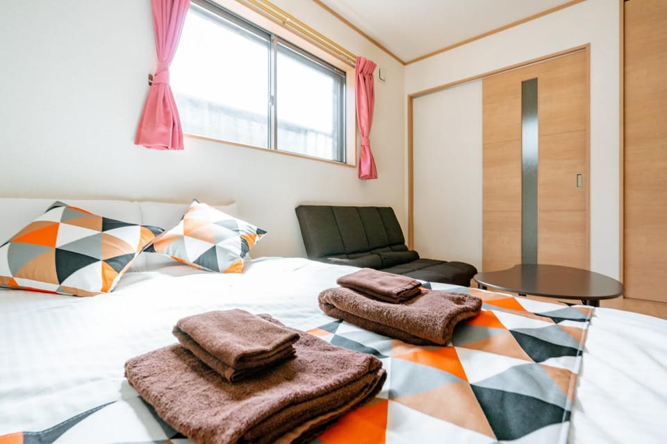 Bed, Seating area, Bedroom, towels
