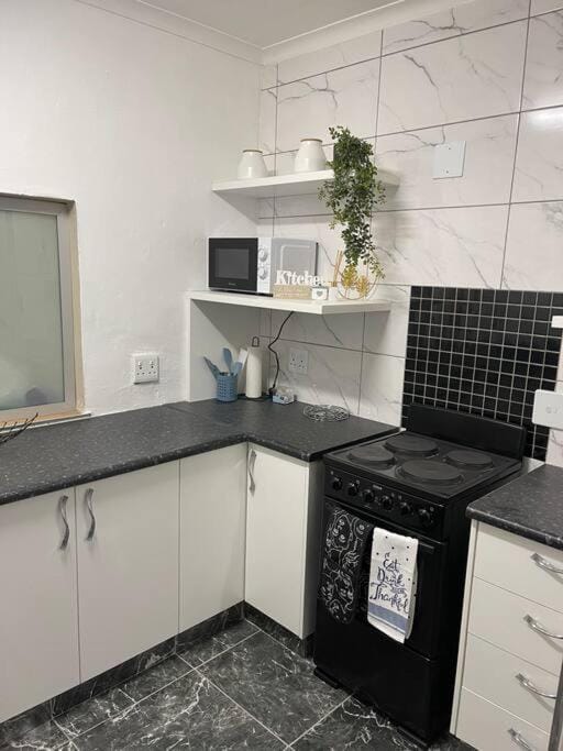 Kitchen or kitchenette, minibar, pet friendly, stove