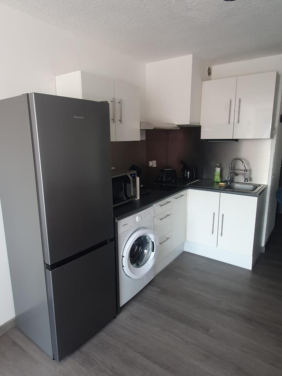 LES FLORALIES 2 Studio 4 personnes, clim, piscine dans la résidence et Parking privé disponible Apartment in Le Grau-du-Roi