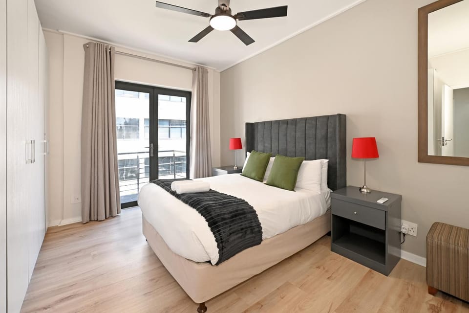 6th Floor 3 Bedroom Apt City Center Spacious & Secure Apartment in Cape Town