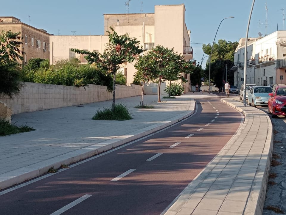 Day, Neighbourhood, Street view, Location, Parking