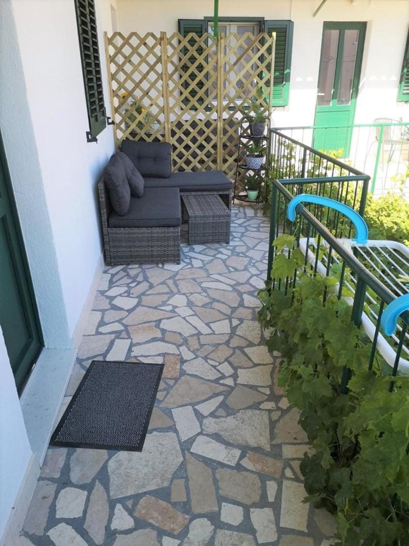 Property building, Balcony/Terrace, Seating area