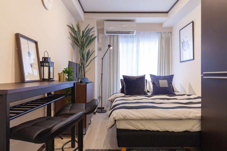 Bed, TV and multimedia, Seating area, Bedroom, air conditioner