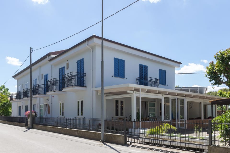 Facade/entrance