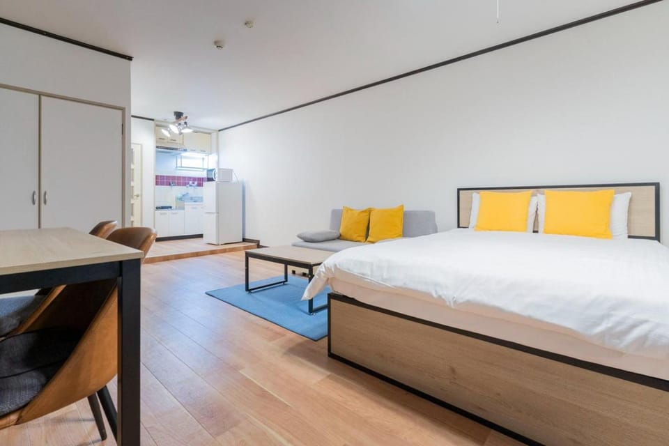 Bed, Living room