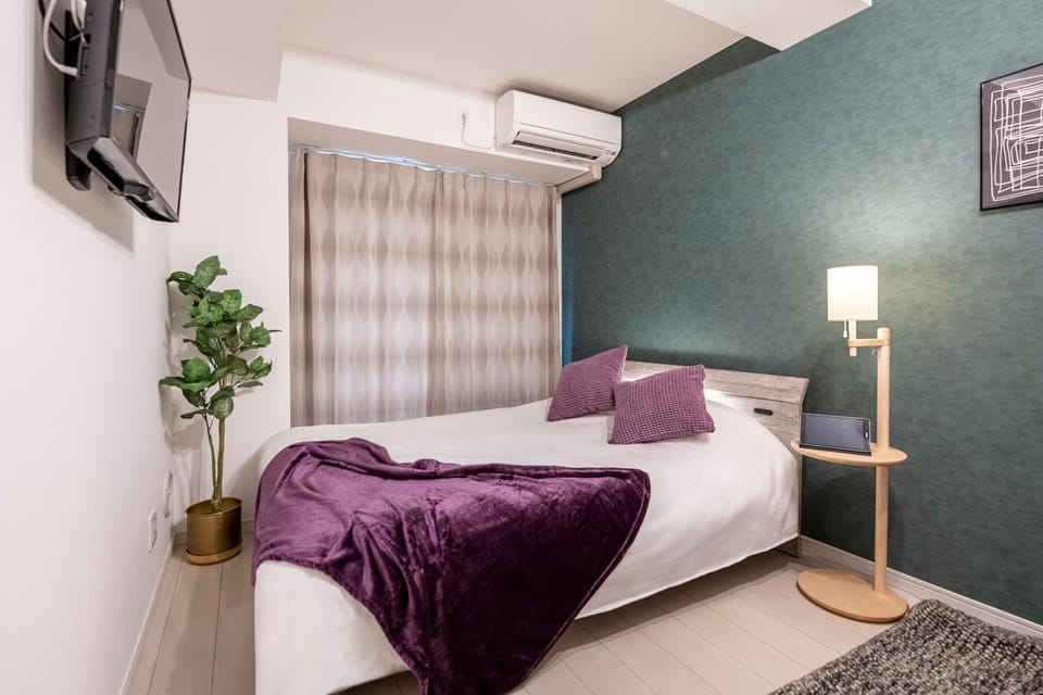 Bed, Living room