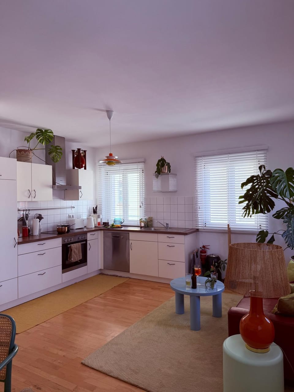 Kitchen or kitchenette, Dining area