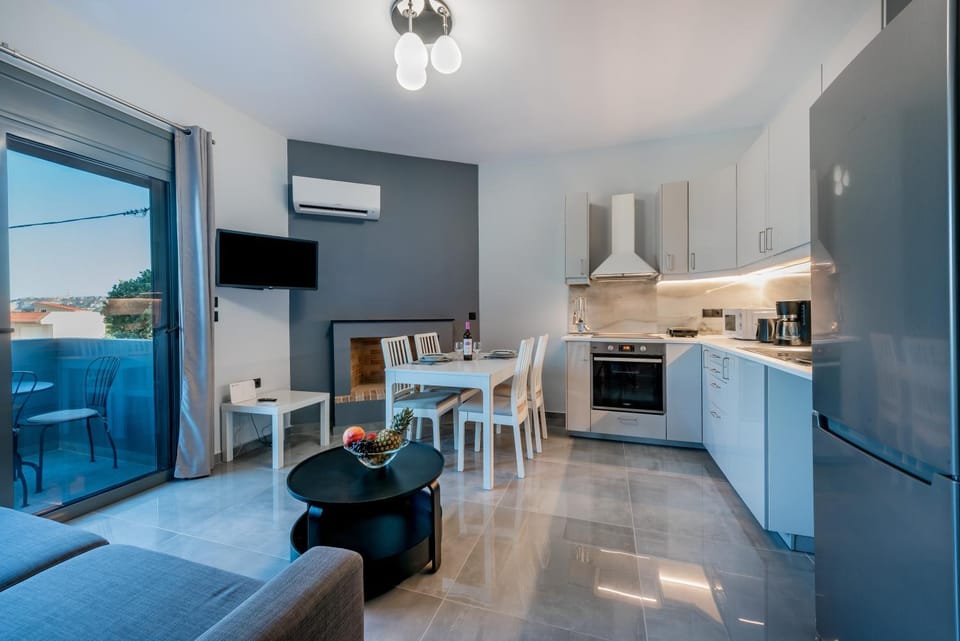 Kitchen or kitchenette, Living room, Seating area, Dining area, minibar, pet friendly, stove, toaster