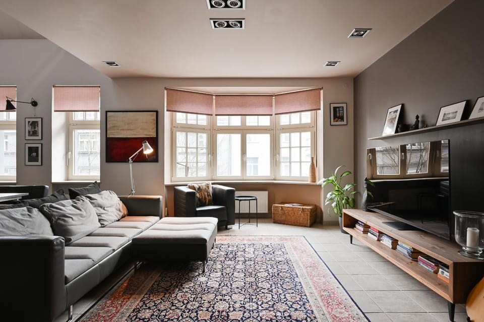 TV and multimedia, Living room, Seating area, Evening entertainment