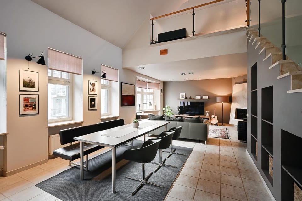 TV and multimedia, Living room, Seating area, Dining area