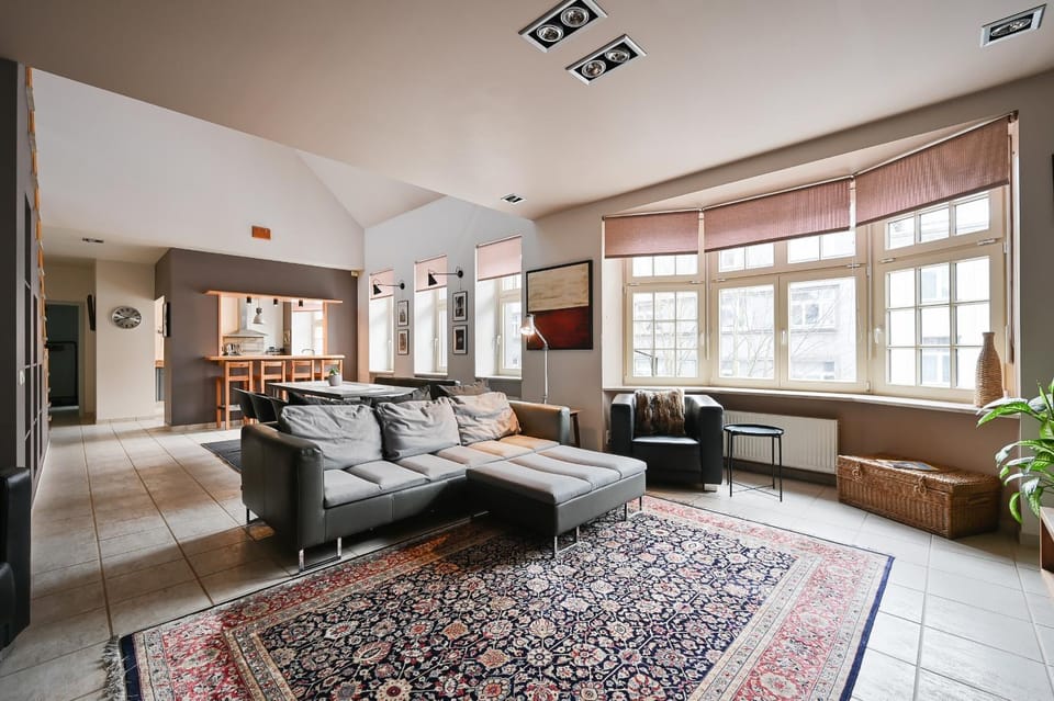 TV and multimedia, Living room, Seating area, Evening entertainment